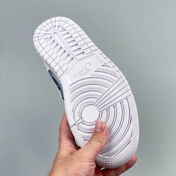 Nike Air Jordan 1 AJ1 main image 5